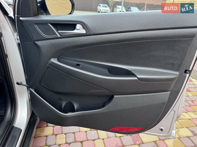 Серый Хендай Туксон, объемом двигателя 2 л и пробегом 85 тыс. км за 19500 $, фото 21 на Automoto.ua
