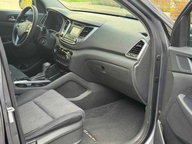 Сірий Хендай Туксон, об'ємом двигуна 1.6 л та пробігом 105 тис. км за 9200 $, фото 14 на Automoto.ua