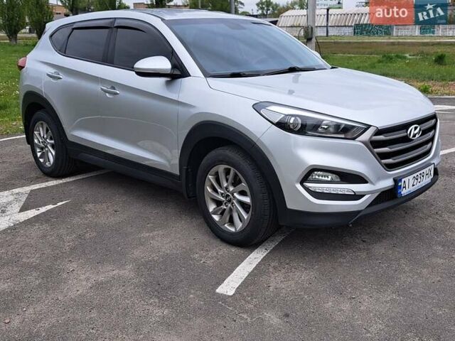 Серый Хендай Туксон, объемом двигателя 1.59 л и пробегом 57 тыс. км за 17300 $, фото 3 на Automoto.ua