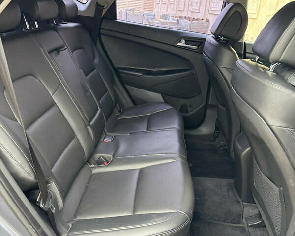 Серый Хендай Туксон, объемом двигателя 2 л и пробегом 183 тыс. км за 16400 $, фото 41 на Automoto.ua