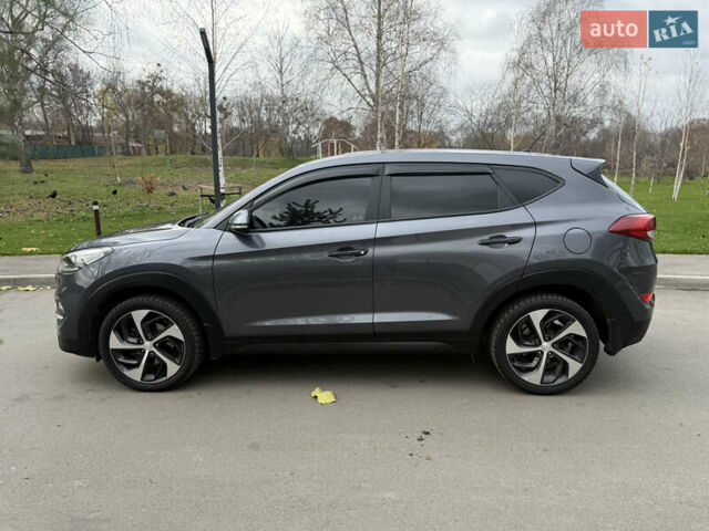 Серый Хендай Туксон, объемом двигателя 2 л и пробегом 195 тыс. км за 15000 $, фото 9 на Automoto.ua