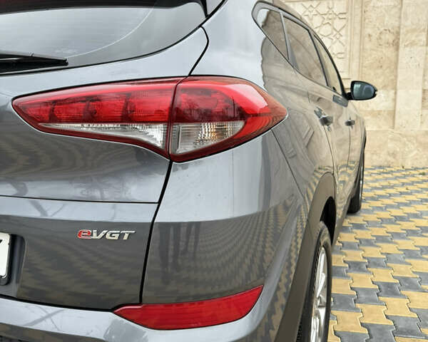 Серый Хендай Туксон, объемом двигателя 2 л и пробегом 183 тыс. км за 16400 $, фото 22 на Automoto.ua