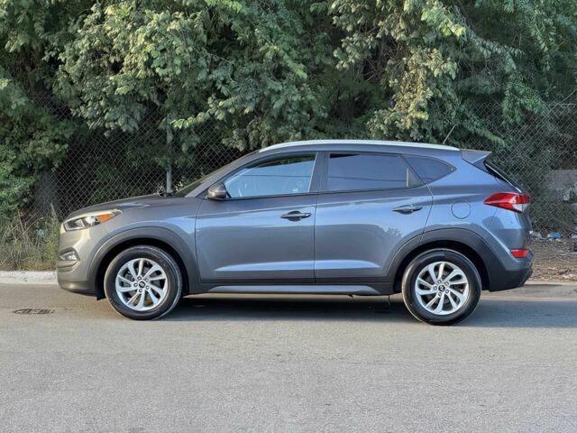 Сірий Хендай Туксон, об'ємом двигуна 2 л та пробігом 72 тис. км за 7599 $, фото 3 на Automoto.ua