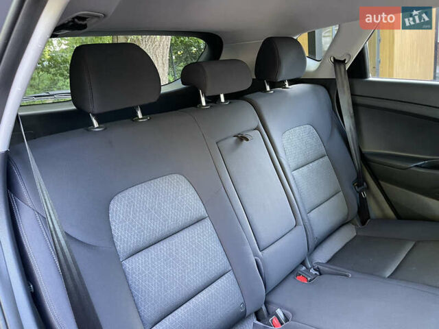 Сірий Хендай Туксон, об'ємом двигуна 2 л та пробігом 93 тис. км за 14300 $, фото 15 на Automoto.ua
