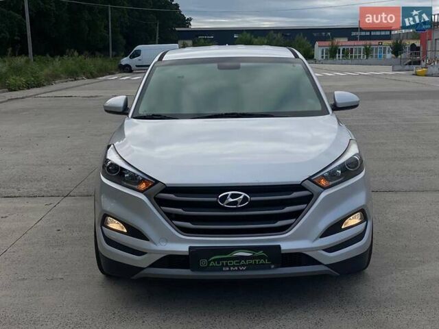 Серый Хендай Туксон, объемом двигателя 1.7 л и пробегом 99 тыс. км за 15490 $, фото 1 на Automoto.ua