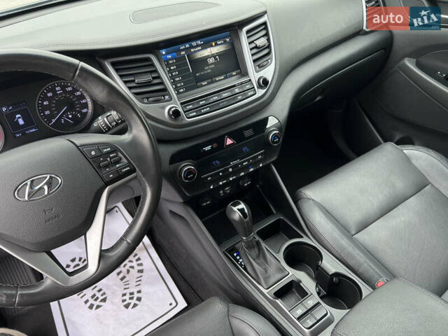 Серый Хендай Туксон, объемом двигателя 1.6 л и пробегом 188 тыс. км за 15990 $, фото 30 на Automoto.ua