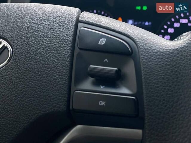 Серый Хендай Туксон, объемом двигателя 1.7 л и пробегом 99 тыс. км за 15490 $, фото 23 на Automoto.ua