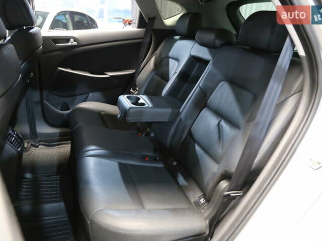 Серый Хендай Туксон, объемом двигателя 2 л и пробегом 126 тыс. км за 19400 $, фото 9 на Automoto.ua