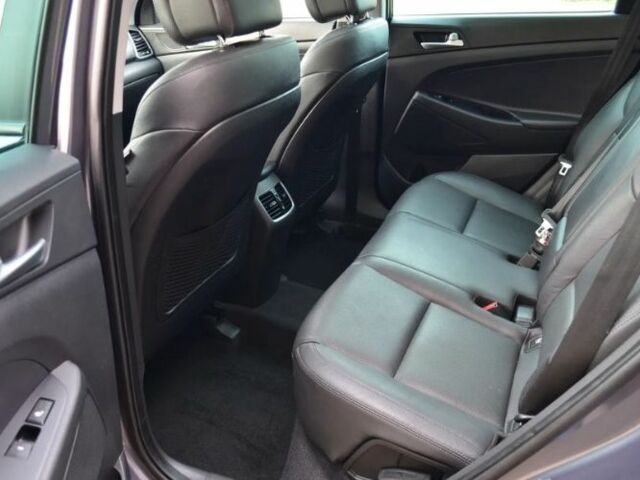 Серый Хендай Туксон, объемом двигателя 1.69 л и пробегом 165 тыс. км за 9600 $, фото 15 на Automoto.ua