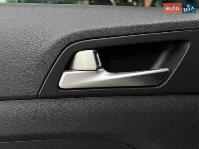 Серый Хендай Туксон, объемом двигателя 1.7 л и пробегом 110 тыс. км за 15490 $, фото 42 на Automoto.ua