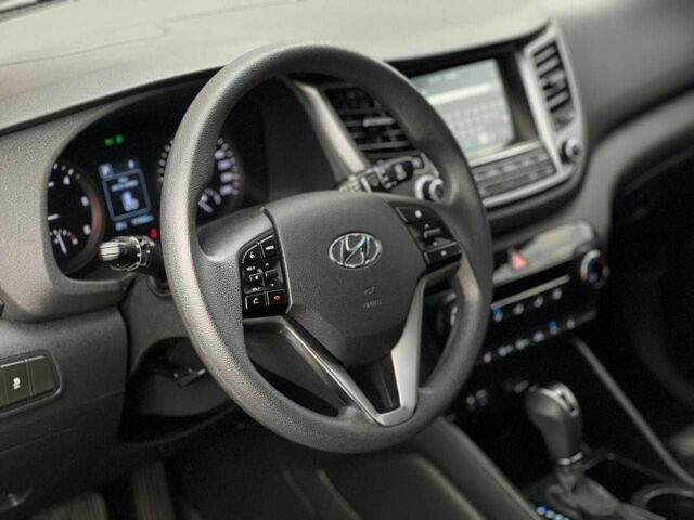 Серый Хендай Туксон, объемом двигателя 1.7 л и пробегом 110 тыс. км за 15990 $, фото 10 на Automoto.ua