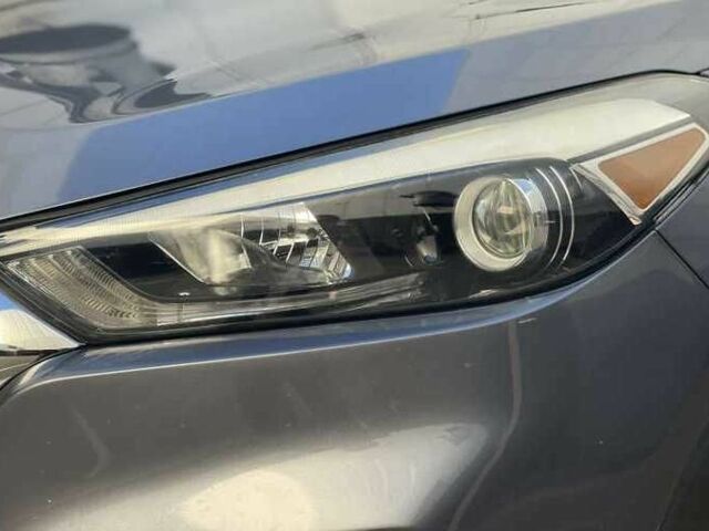Сірий Хендай Туксон, об'ємом двигуна 2 л та пробігом 125 тис. км за 13600 $, фото 3 на Automoto.ua