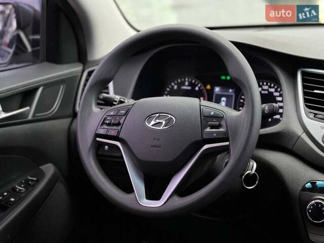 Хендай Туксон 2016 в Киеве на Automoto.ua Серый Хендай Туксон, объемом двигателя 1.7 л и пробегом 134 тыс. км за 15990 $, фото 29 на Automoto.ua