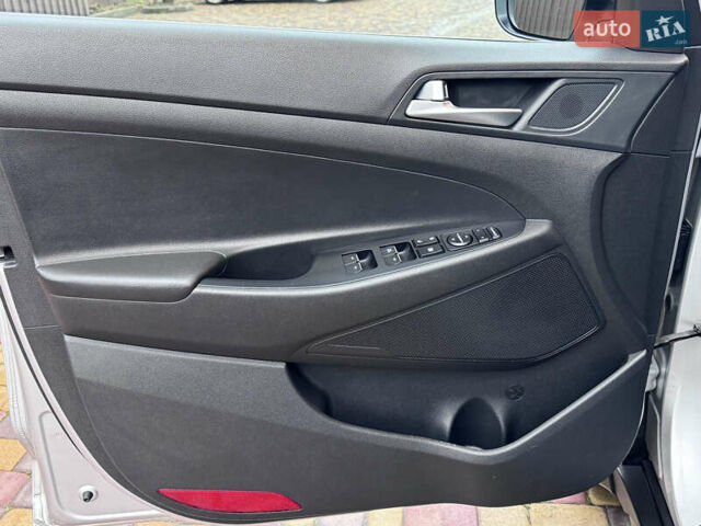 Серый Хендай Туксон, объемом двигателя 2 л и пробегом 85 тыс. км за 19500 $, фото 13 на Automoto.ua