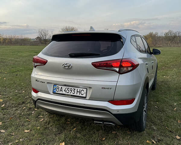 Хендай Туксон 2016 в Кропивницком (Кировограде) на Automoto.ua Серый Хендай Туксон, объемом двигателя 2 л и пробегом 185 тыс. км за 20000 $, фото 4 на Automoto.ua