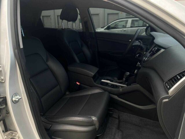 Серый Хендай Туксон, объемом двигателя 1.7 л и пробегом 99 тыс. км за 15500 $, фото 15 на Automoto.ua