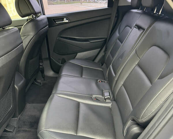 Серый Хендай Туксон, объемом двигателя 2 л и пробегом 183 тыс. км за 16400 $, фото 42 на Automoto.ua