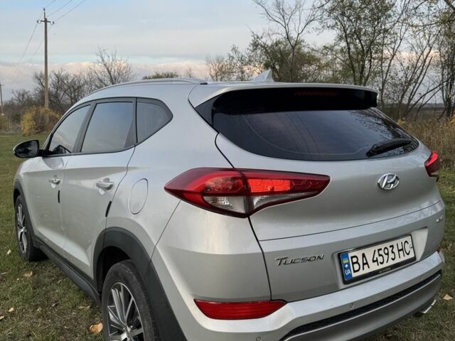 Хендай Туксон 2016 в Кропивницком (Кировограде) на Automoto.ua Серый Хендай Туксон, объемом двигателя 2 л и пробегом 185 тыс. км за 20000 $, фото 2 на Automoto.ua