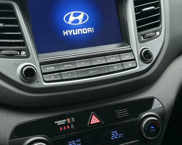 Серый Хендай Туксон, объемом двигателя 2 л и пробегом 195 тыс. км за 15000 $, фото 18 на Automoto.ua