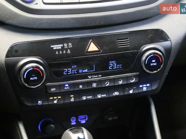 Серый Хендай Туксон, объемом двигателя 2 л и пробегом 126 тыс. км за 19400 $, фото 20 на Automoto.ua