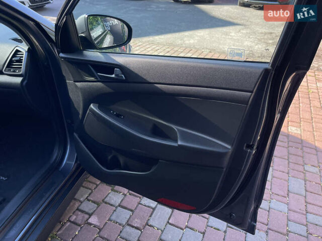 Сірий Хендай Туксон, об'ємом двигуна 2 л та пробігом 93 тис. км за 14300 $, фото 16 на Automoto.ua