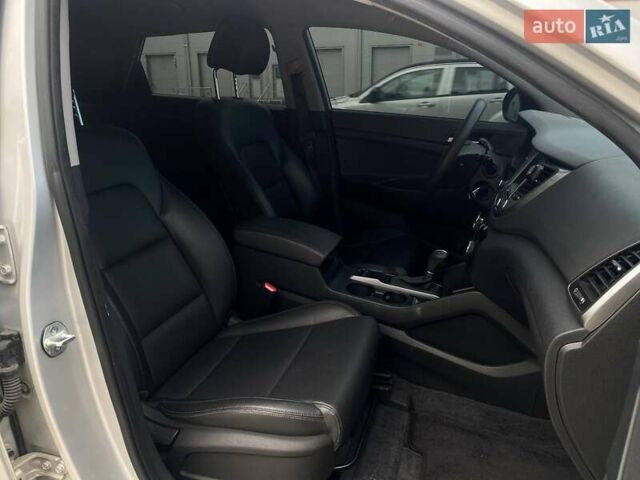 Серый Хендай Туксон, объемом двигателя 1.7 л и пробегом 99 тыс. км за 15490 $, фото 22 на Automoto.ua