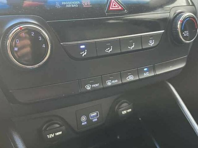 Сірий Хендай Туксон, об'ємом двигуна 2 л та пробігом 125 тис. км за 13600 $, фото 13 на Automoto.ua