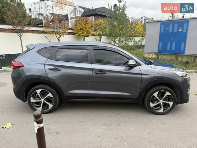 Серый Хендай Туксон, объемом двигателя 2 л и пробегом 195 тыс. км за 15000 $, фото 10 на Automoto.ua