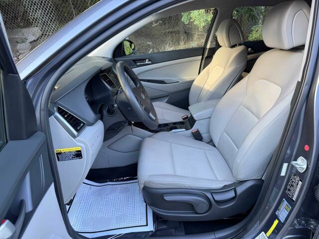 Сірий Хендай Туксон, об'ємом двигуна 2 л та пробігом 72 тис. км за 7599 $, фото 9 на Automoto.ua