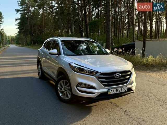 Серый Хендай Туксон, объемом двигателя 2 л и пробегом 58 тыс. км за 17500 $, фото 2 на Automoto.ua