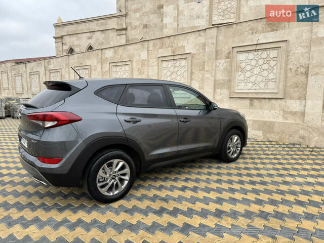 Серый Хендай Туксон, объемом двигателя 2 л и пробегом 183 тыс. км за 16400 $, фото 19 на Automoto.ua