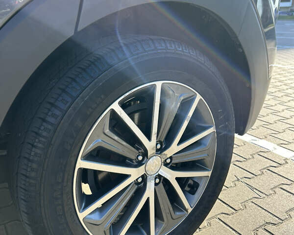 Серый Хендай Туксон, объемом двигателя 1.69 л и пробегом 184 тыс. км за 17000 $, фото 11 на Automoto.ua