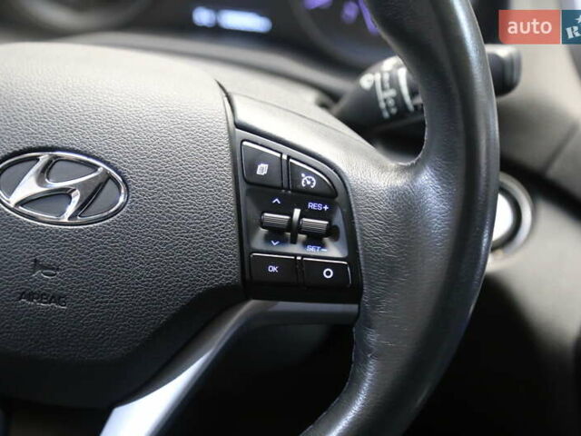 Серый Хендай Туксон, объемом двигателя 2 л и пробегом 126 тыс. км за 19400 $, фото 17 на Automoto.ua