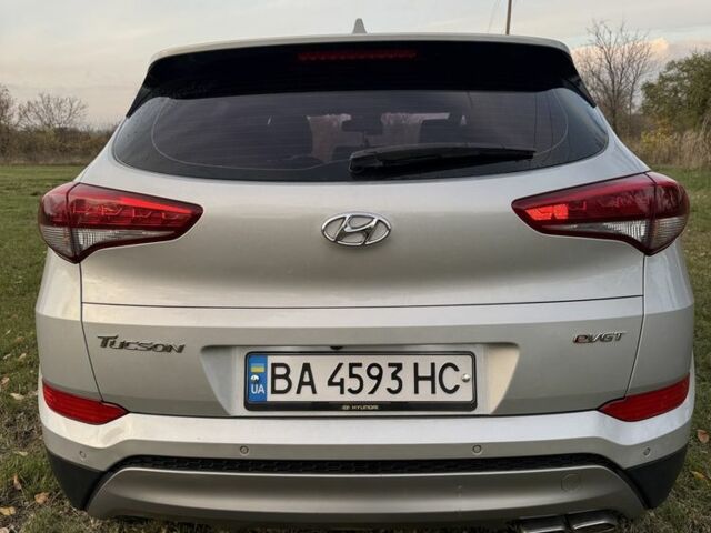 Хендай Туксон 2016 в Кропивницком (Кировограде) на Automoto.ua Серый Хендай Туксон, объемом двигателя 2 л и пробегом 185 тыс. км за 20000 $, фото 6 на Automoto.ua