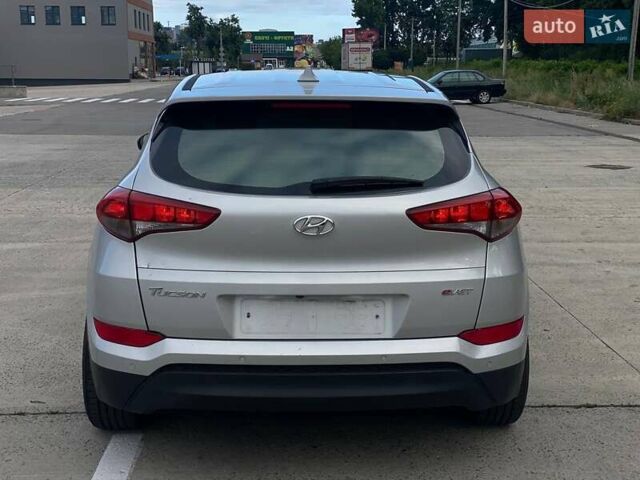Серый Хендай Туксон, объемом двигателя 1.7 л и пробегом 99 тыс. км за 15490 $, фото 7 на Automoto.ua