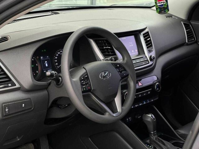 Хендай Туксон 2016 в Киеве на Automoto.ua Серый Хендай Туксон, объемом двигателя 1.7 л и пробегом 134 тыс. км за 15990 $, фото 10 на Automoto.ua