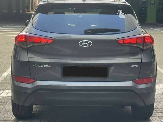 Сірий Хендай Туксон, об'ємом двигуна 2 л та пробігом 125 тис. км за 13600 $, фото 22 на Automoto.ua