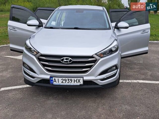 Серый Хендай Туксон, объемом двигателя 1.59 л и пробегом 57 тыс. км за 17300 $, фото 1 на Automoto.ua