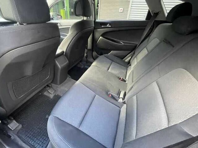 Сірий Хендай Туксон, об'ємом двигуна 2 л та пробігом 125 тис. км за 13600 $, фото 18 на Automoto.ua