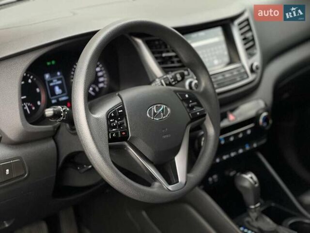 Серый Хендай Туксон, объемом двигателя 1.7 л и пробегом 110 тыс. км за 15990 $, фото 27 на Automoto.ua