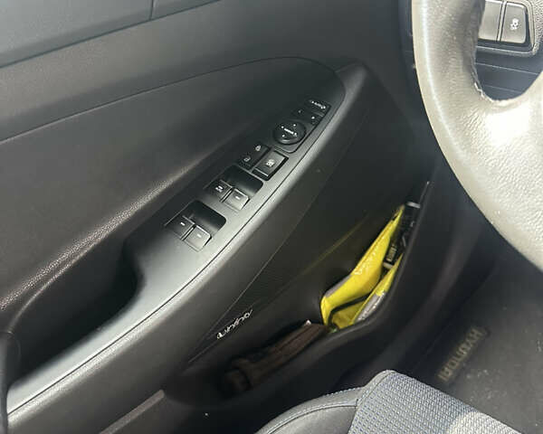 Серый Хендай Туксон, объемом двигателя 2 л и пробегом 166 тыс. км за 20500 $, фото 13 на Automoto.ua