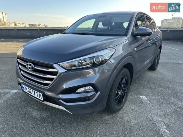 Серый Хендай Туксон, объемом двигателя 2 л и пробегом 124 тыс. км за 16900 $, фото 4 на Automoto.ua