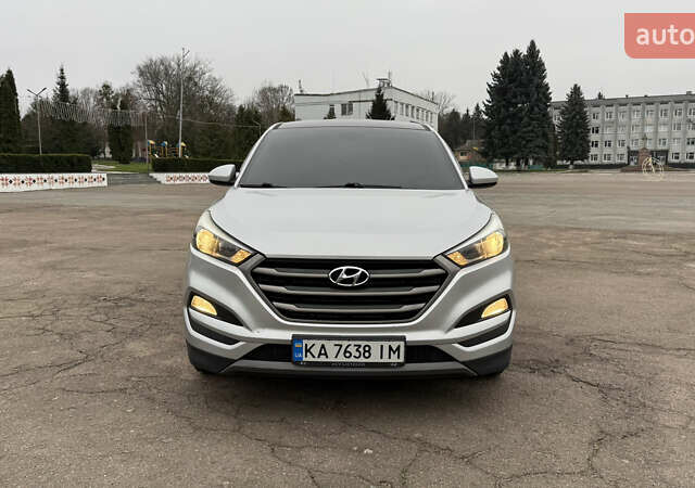 Сірий Хендай Туксон, об'ємом двигуна 2 л та пробігом 206 тис. км за 16000 $, фото 1 на Automoto.ua