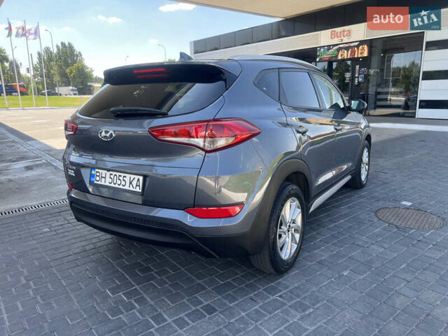 Серый Хендай Туксон, объемом двигателя 2 л и пробегом 118 тыс. км за 17200 $, фото 4 на Automoto.ua