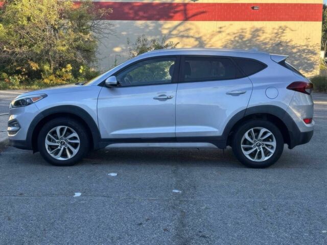 Сірий Хендай Туксон, об'ємом двигуна 2 л та пробігом 70 тис. км за 3900 $, фото 7 на Automoto.ua