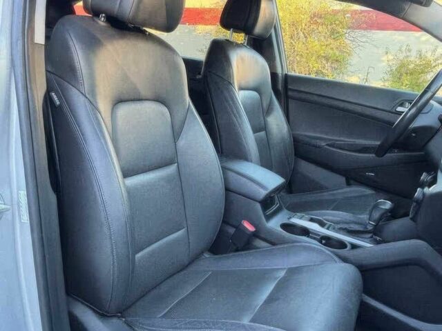 Сірий Хендай Туксон, об'ємом двигуна 2 л та пробігом 70 тис. км за 3900 $, фото 10 на Automoto.ua