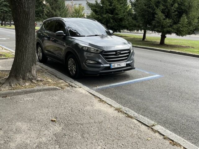 Серый Хендай Туксон, объемом двигателя 2 л и пробегом 3 тыс. км за 16500 $, фото 1 на Automoto.ua