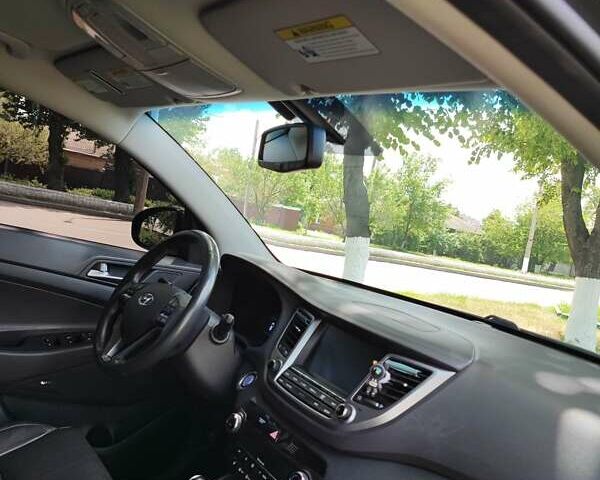 Сірий Хендай Туксон, об'ємом двигуна 2 л та пробігом 60 тис. км за 18200 $, фото 16 на Automoto.ua