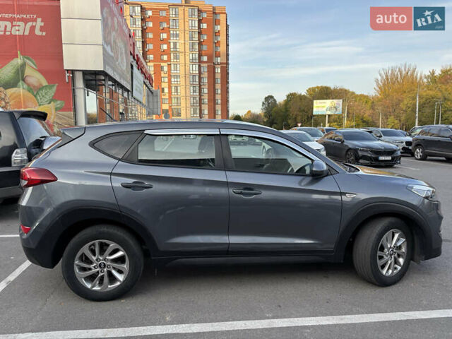 Сірий Хендай Туксон, об'ємом двигуна 2 л та пробігом 38 тис. км за 17000 $, фото 3 на Automoto.ua