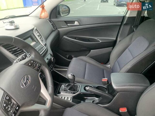 Сірий Хендай Туксон, об'ємом двигуна 2 л та пробігом 189 тис. км за 16900 $, фото 11 на Automoto.ua